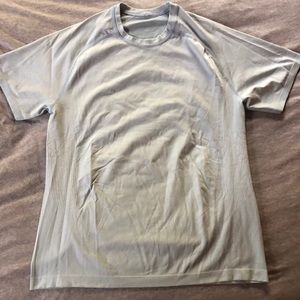 Men’s Lululemon tee
